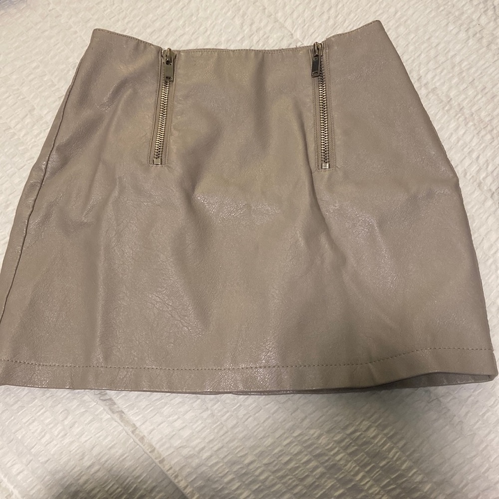 Tan/Gray Leather Skirt with Zippers on front Size:S